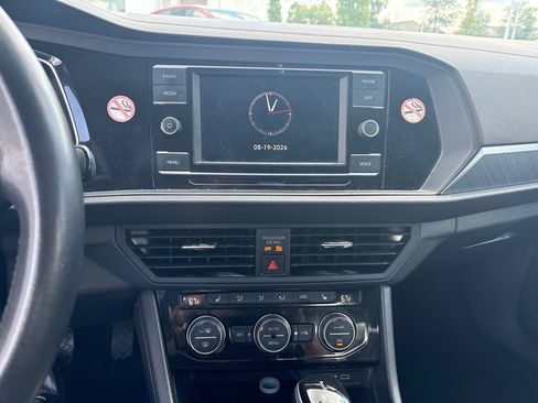 Used 2024 Volkswagen Jetta SE FWD image 10