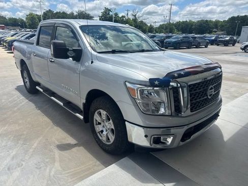 Used 2018 Nissan Titan SV w/ SV Convenience Package AWD/4WD image 1