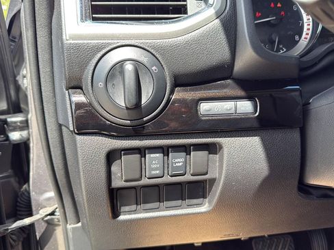 Used 2018 Nissan Titan SV w/ SV Convenience Package AWD/4WD image 15