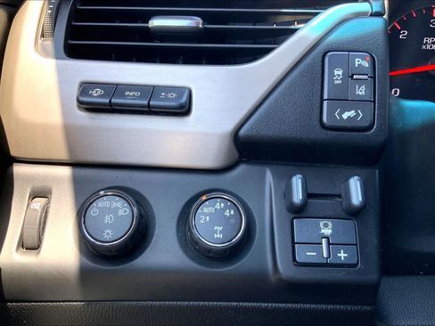 Used 2015 GMC Yukon Denali w/ Touring Package AWD/4WD image 28