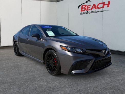 Used 2023 Toyota Camry SE FWD image 3