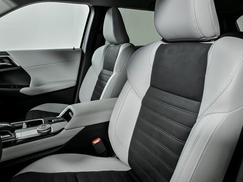 New 2025 Mitsubishi Outlander SE image 15