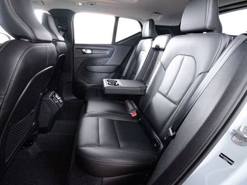 Certified 2025 Volvo XC40 B5 Ultra w/ Protection Package Premier image 24