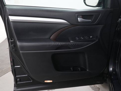 Used 2015 Toyota Highlander XLE AWD/4WD image 22