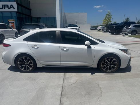 Used 2022 Toyota Corolla SE FWD image 2