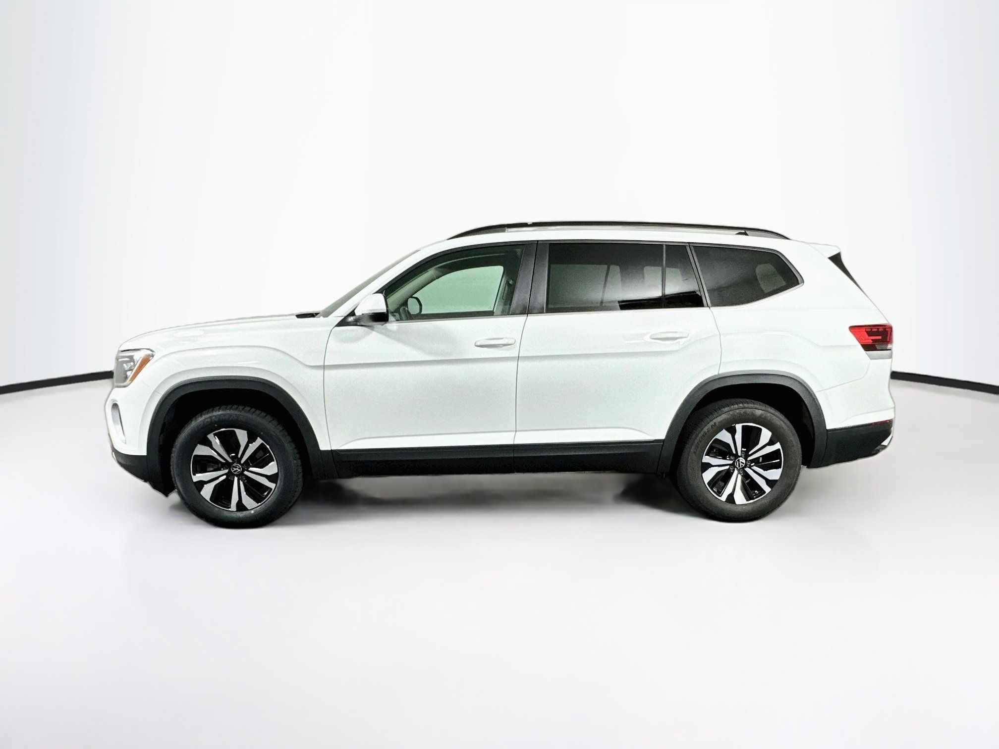 Used 2024 Volkswagen Atlas SE FWD image 4