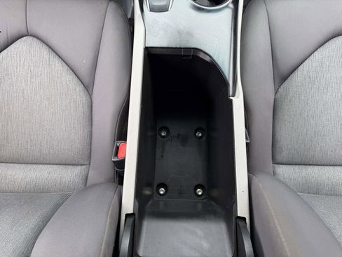 Used 2018 Toyota Camry LE FWD image 22