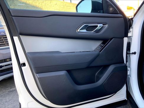 Used 2025 Land Rover Range Rover Velar S image 19