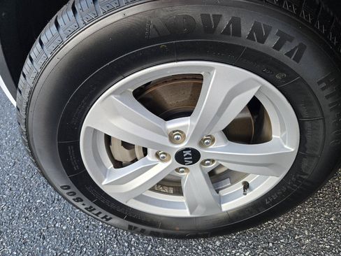 Used 2021 Kia Sorento LX FWD image 32