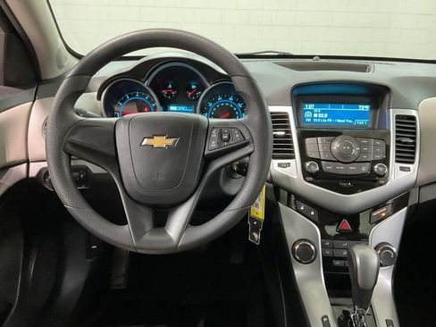 Used 2013 Chevrolet Cruze LS FWD image 8