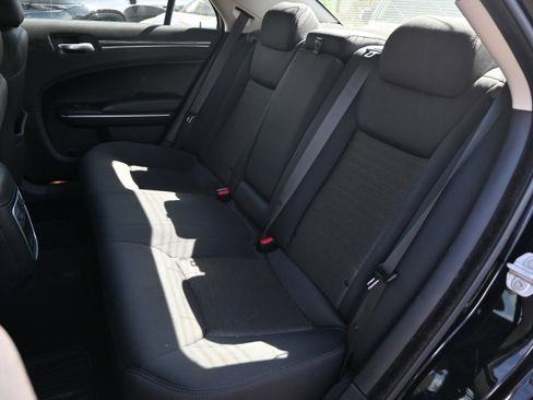 Used 2020 Chrysler 300 Touring image 8