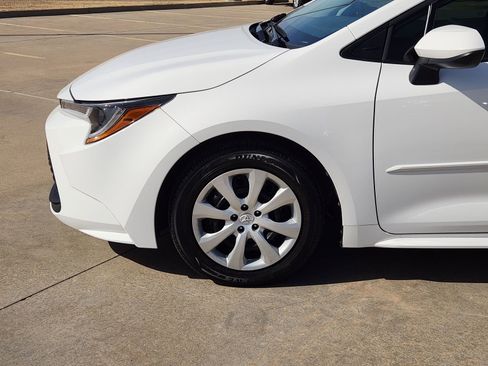 Used 2024 Toyota Corolla LE image 9