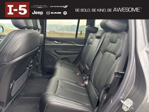 New 2025 Jeep Grand Cherokee Limited w/ Luxury Tech Group II image 13