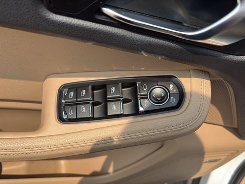 Used 2020 Porsche Macan AWD/4WD image 29