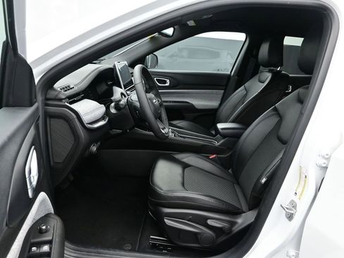 Used 2025 Jeep Compass Latitude AWD/4WD image 13