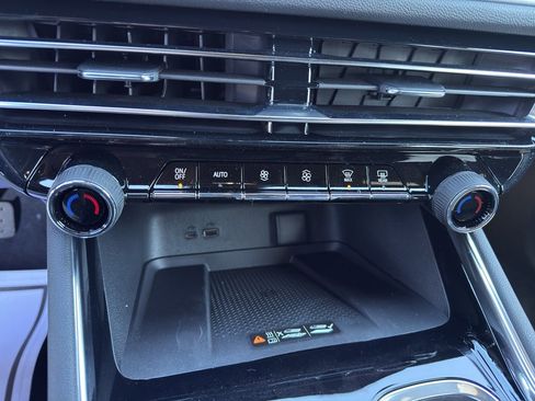 New 2026 Chevrolet Traverse LT image 14