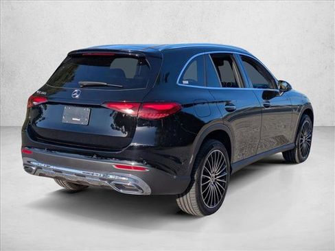 Certified 2025 Mercedes-Benz GLC 300 image 3