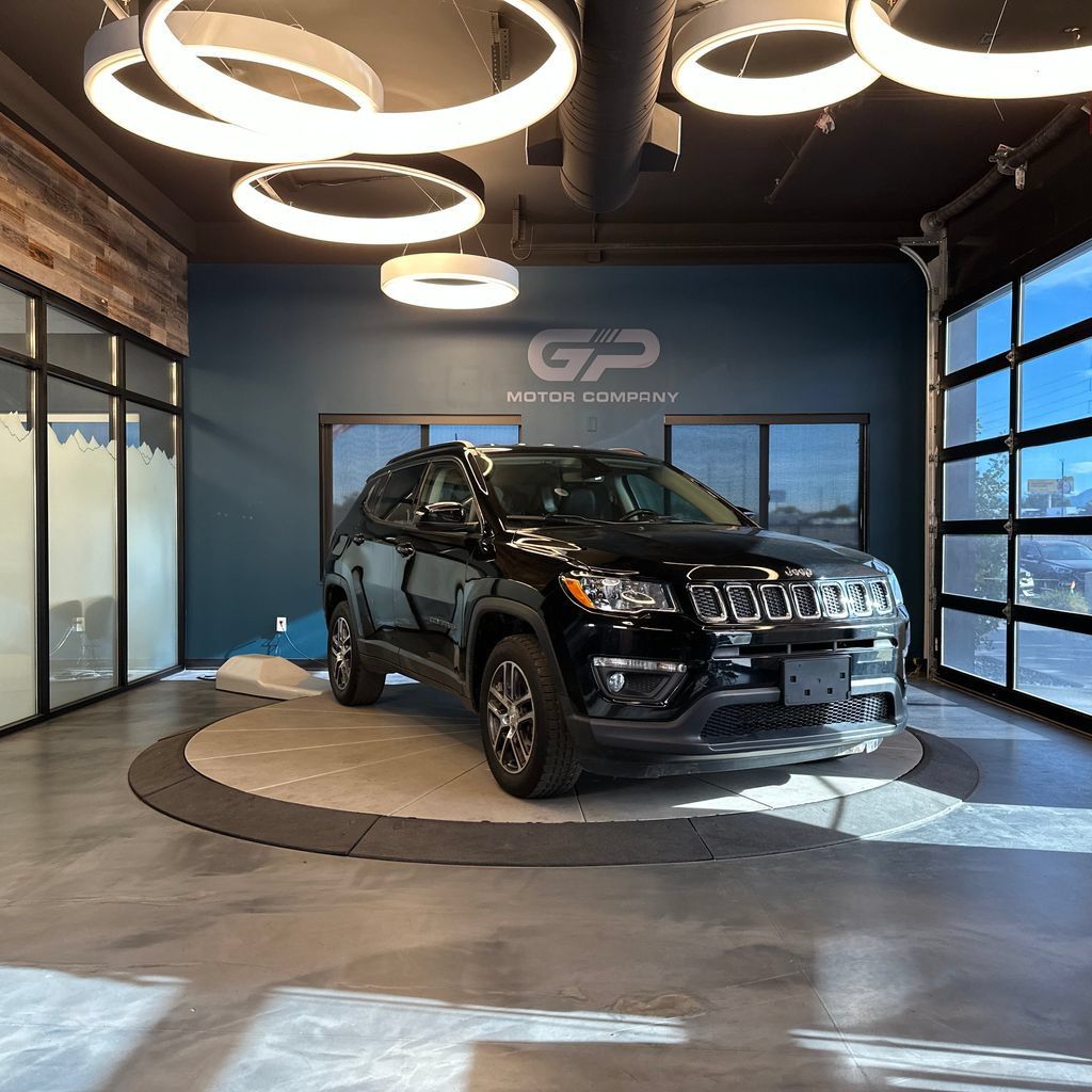 Used 2020 Jeep Compass Latitude w/ Cold Weather Group AWD/4WD image 1