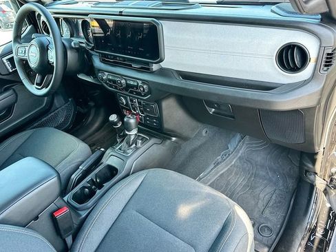 Used 2024 Jeep Wrangler Willys image 27