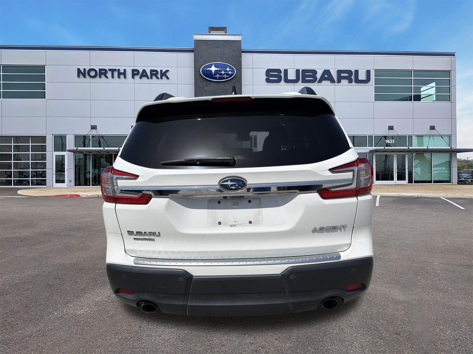 Used 2023 Subaru Ascent Premium w/ Convenience Package AWD/4WD image 4