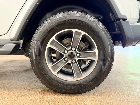 Used 2023 Jeep Wrangler Unlimited Sahara AWD/4WD image 26