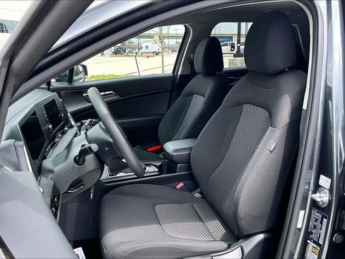 Certified 2025 Kia Sportage LX image 8