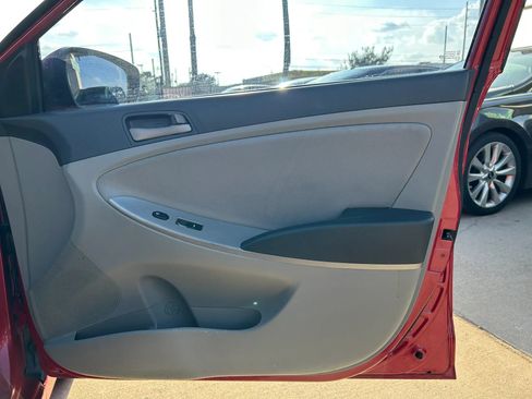 Used 2017 Hyundai Accent SE FWD image 16