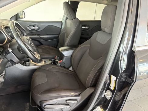 Used 2016 Jeep Cherokee Latitude w/ Cold Weather Group image 19