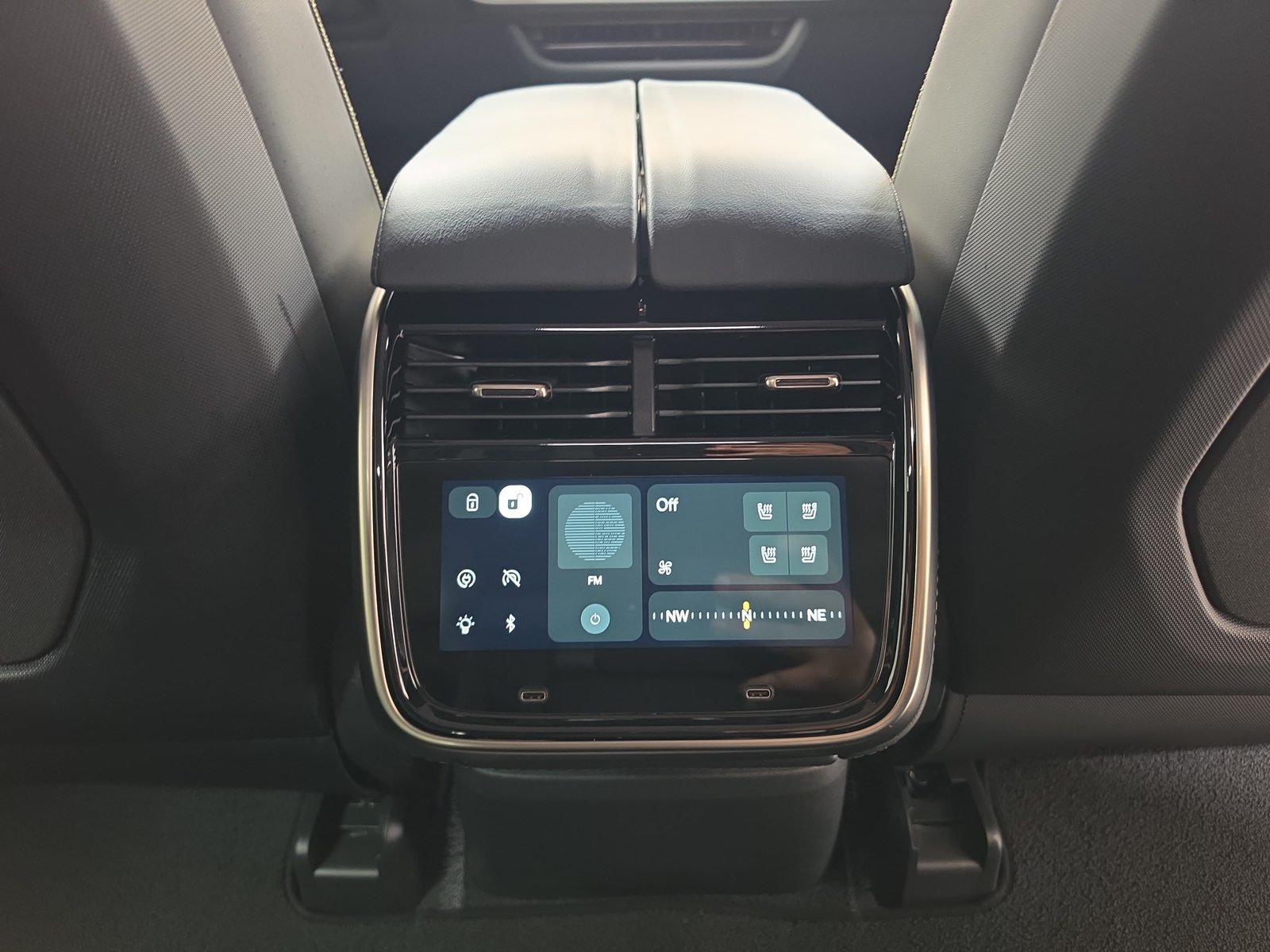 Used 2025 Rivian R1S Adventure Dual AWD/4WD image 30