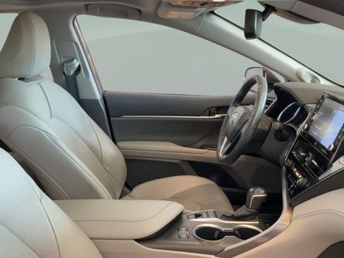 Used 2022 Toyota Camry XLE w/ Navigation Upgrade Package FWD image 38