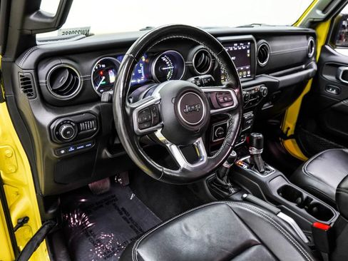 Used 2022 Jeep Wrangler Unlimited Sahara w/ Cold Weather Group AWD/4WD image 19