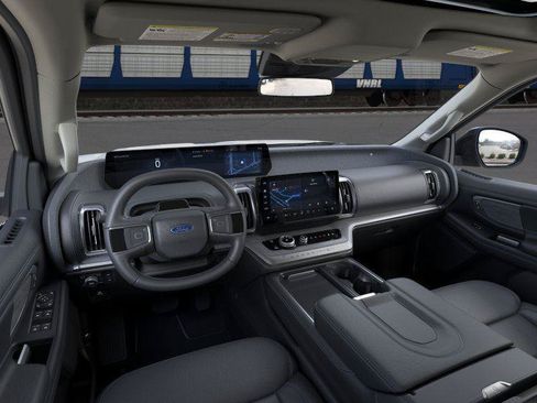 New 2026 Ford Expedition Platinum w/ Driver's Package AWD/4WD image 9