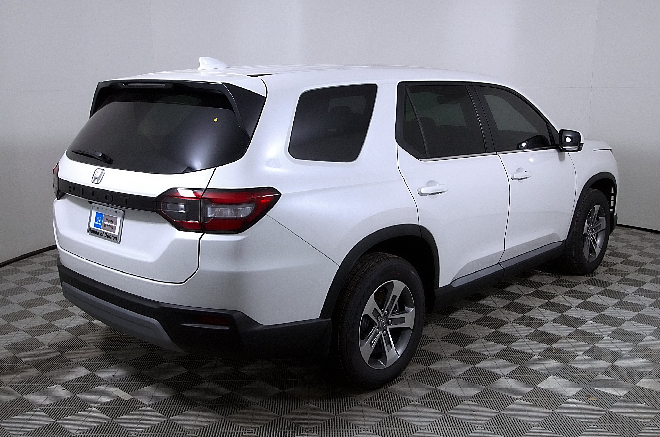 Used 2025 Honda Pilot EX-L image 7