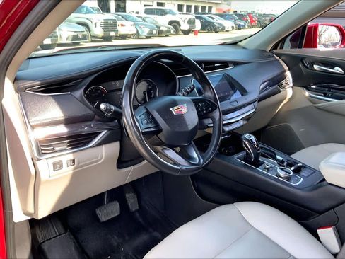 Used 2019 Cadillac XT4 Luxury w/ Cold Weather Package image 17