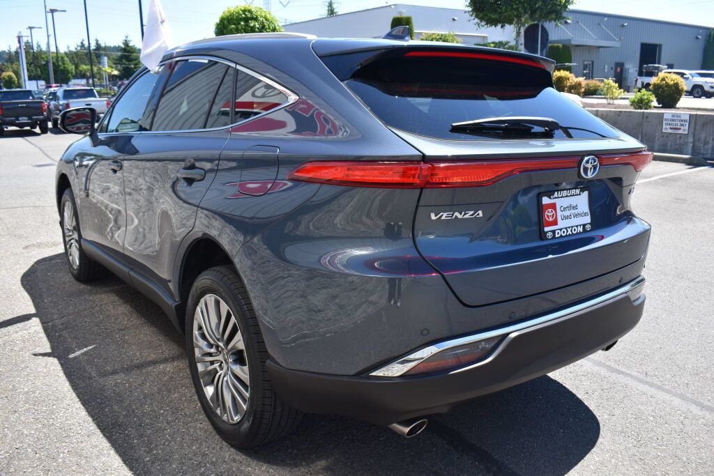 Certified 2024 Toyota Venza XLE AWD/4WD image 7