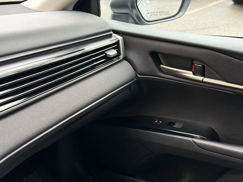 Used 2025 Toyota Camry LE w/ Convenience Package image 30