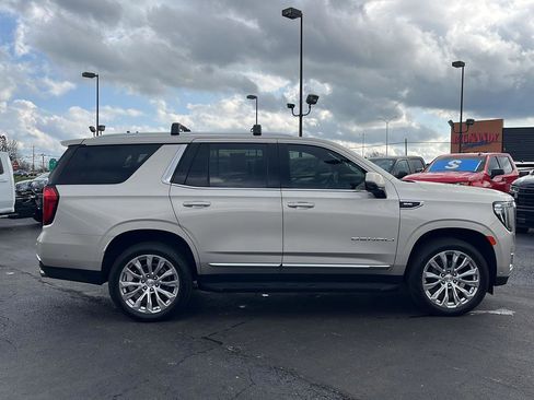 Used 2024 GMC Yukon Denali w/ Advanced Technology Package image 6