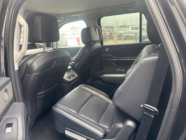 Used 2025 Lincoln Navigator Reserve AWD/4WD image 7