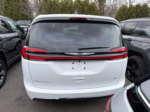 New 2026 Chrysler Pacifica Select AWD/4WD image 6