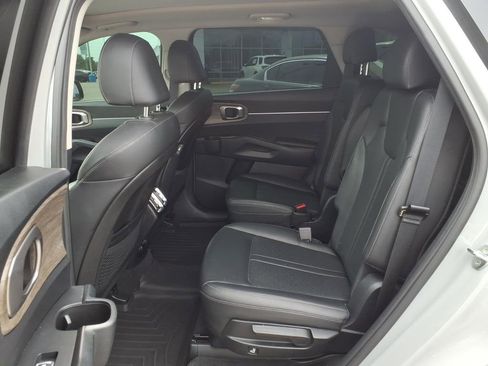 Used 2023 Kia Sorento EX w/ Panoramic Sunroof Package FWD image 6