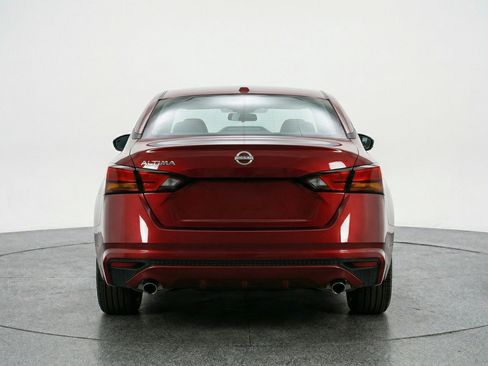 Used 2025 Nissan Altima 2.5 SV image 7