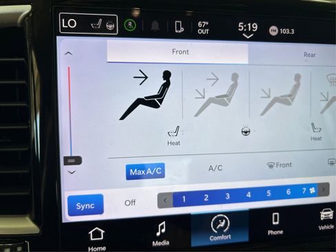 Used 2023 Chrysler Pacifica Touring-L FWD image 32