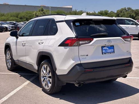 Used 2021 Toyota RAV4 XLE Premium FWD image 4