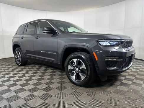 Used 2023 Jeep Grand Cherokee 4WD 4xe image 2