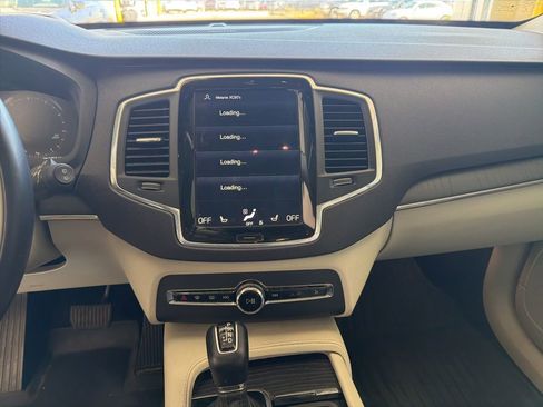 Used 2020 Volvo XC90 T5 Momentum w/ Protection Package Premier FWD image 10
