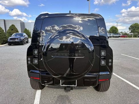 New 2026 Land Rover Defender 110 S image 5