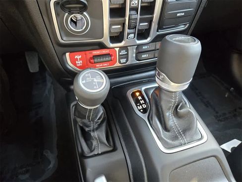 New 2025 Jeep Gladiator Rubicon image 15