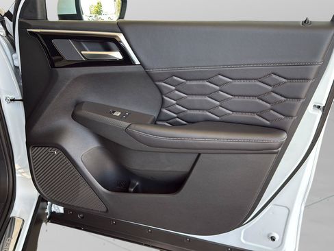 New 2026 Mitsubishi Outlander SEL FWD image 35