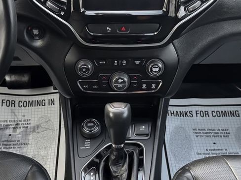 Used 2019 Jeep Cherokee Limited image 17