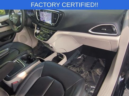 Certified 2023 Chrysler Pacifica Touring-L FWD image 34